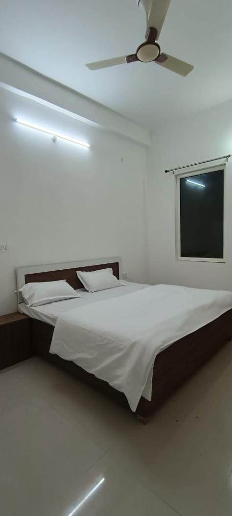 Geeta Dham Hotel Vrindavan Exterior photo